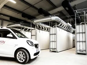 Daimler sluit accu’s e-auto’s aan op elektriciteitsnetwerk voor energieopslag