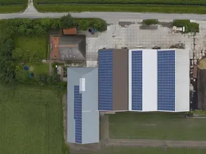 Eerste zonnedak samenwerking Agrifirm en GroenLeven geopend: 125.000 zonnepanelen op komst