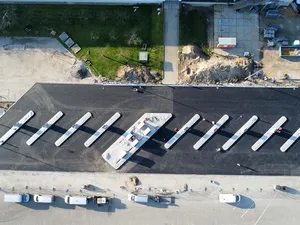 Albert Heijn neemt slim laadplein voor elektrische vrachtwagens in gebruik