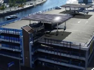 Parkeergarage Alkmaar krijg 180 zonnepanelen voor tien oplaadpalen