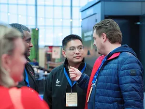 AlphaESS lanceert stapelbare batterij voor zakelijke markt: ‘Bedrijven zien toegevoegde waarde’