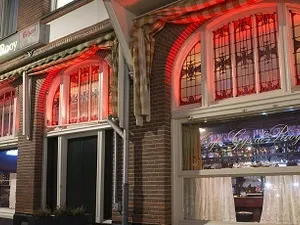 Romar plaatst rgb-verlichting in Amsterdamse kroeg