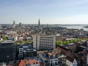 Antwerpen start met nieuwe subsidie voor zonnepanelen op grote daken