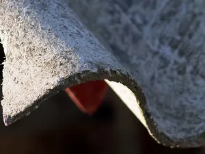 Eigen Huis: creëer zonnepanelensubsidie voor asbestsanering bij woonhuizen