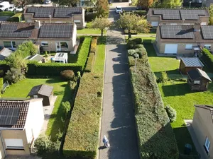 Startschot installatie 150 megawattpiek zonnepanelen bij Vlaamse sociale huurwoningen, onderzoek naar grondgebonden zonneparken