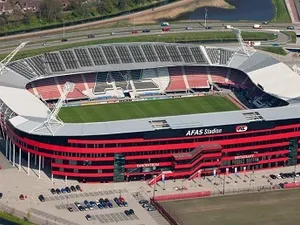 Sunprojects gaat 1.725 dunne filmzonnepanelen van Hanergy op AZ-stadion plaatsen