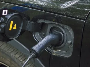 70.000 Vlamingen riskeren boete voor niet aanmelden laadpaal, minister grijpt in