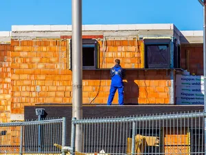 Netbeheerders willen verplicht netcapaciteitsplafond voor nieuwe woonwijken