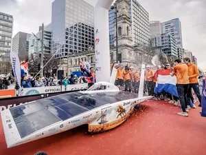 Delftse studenten winnen wereldkampioenschap zonneracen in Australië