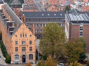 MIVB zet elektrificatie door met slimme laadpalen