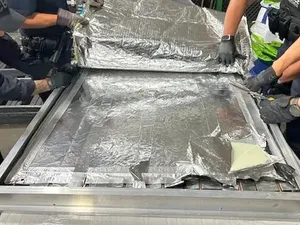 Douane vindt 136 kilo drugs in zonnecollectoren op luchthaven Los Angeles