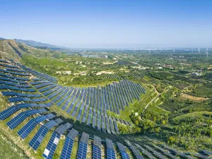 Zonne-energie stopt wereldwijde groei fossiele stroom, duurzame energie nu grootste elektriciteitsbron