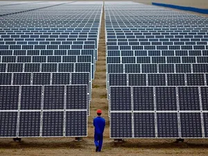 BNEF: jaarlijks 455 gigawattpiek aan zonnepanelen nodig om in 2050 geen CO2 meer uit te stoten