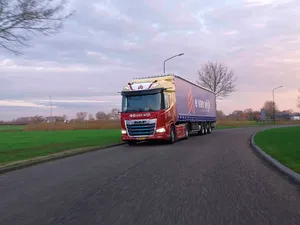 Conduct start emissievrij transport en adopteert elektrische vrachtwagen