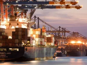 Prijzen blijven stijgen: transport container zonnepanelen uit China kost nu ruim 11.000 dollar