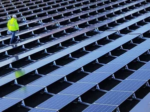 Klimaatroutekaart FME: industrie moet massaal inzetten op zonnepanelen op daken