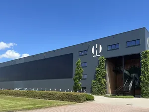 BIPV Projects realiseert gevels met zonnepanelen bij De Haan Group