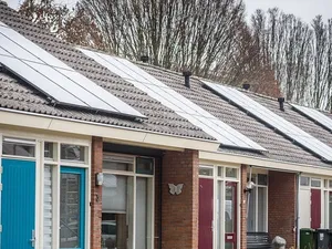 Woningcorporatie De Kernen wint mede dankzij zonnepanelen duurzaamheidsprijs 2021