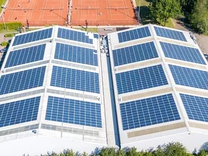 Zonnegilde plaatst 1.560 zonnepanelen bij tennisvereniging De Meppeler LTC