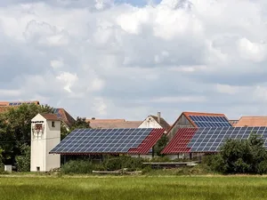 Duitsland als voorland? ‘Capaciteit batterijen bij zonnepanelen moet in 9 jaar verzevenvoudigen’