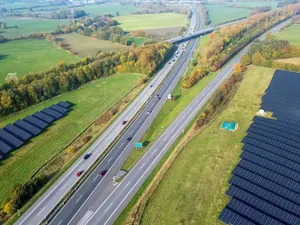 Windmolens en zonnepanelen wekken meer stroom op dan fossiele brandstoffen, belang batterijen groeit