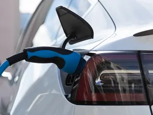 Elektrische rijders willen massaal stroom zonnepanelen opslaan in batterij auto