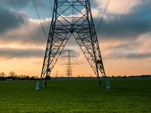 Netbeheer Nederland over vol elektriciteitsnet: ‘Minimaal 3 tot 4 jaar nodig om achterstanden weg te werken’