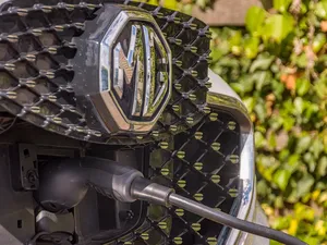 ‘Helft consumenten met elektrische auto mist boot bij ERE-regeling’