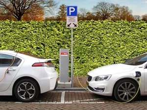 Massachusetts Institute of Technology: zonneparken geven batterijen elektrische auto’s tweede leven