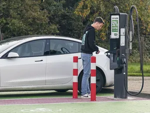 Opkomende markten stuwen wereldwijde verkoop elektrische auto’s naar recordhoogte