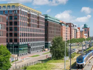 Oproep Enexis: gebruik stroom zonnepanelen tijdens zonnige uren, overbelasting dreigt op 37 locaties