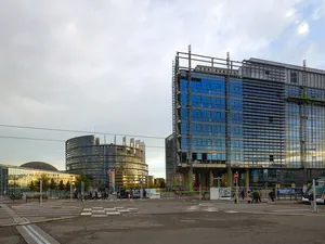 Zonnepanelen goed voor bijna kwart Europese stroom, zon overklast wind en waterkracht
