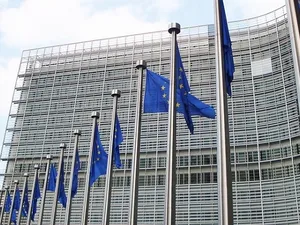 EU wil ook importheffingen voor zonnepanelenglas uit China schrappen