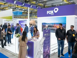 Fox ESS kondigt strategische partnerschappen aan op Solar Solutions Amsterdam