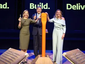 Koning Willem-Alexander opent eerste traject landelijk waterstofnetwerk