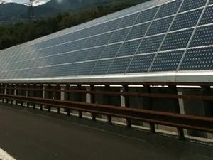 A50 bij Uden wordt Solar Highway: 400 meter zonnegeluidsscherm