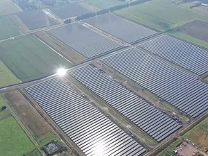 GroenLeven: installatie 136.000 zonnepanelen en bouw Zonnepark Exloosche Landen klaar