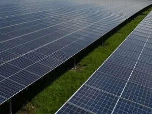GroenLeven gestart met installatie 3.900 zonnepanelen bij rioolwaterzuivering Gorredijk