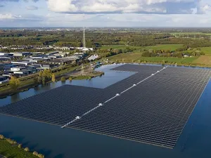 ZonnepanelenDelen start crowdfunding voor burgerparticipatie drijvend zonnepark Sekdoornse Plas