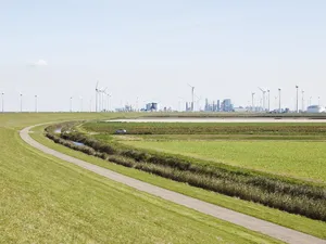 Groningen realiseert publiek energielandschap met batterijen en zonnepanelen