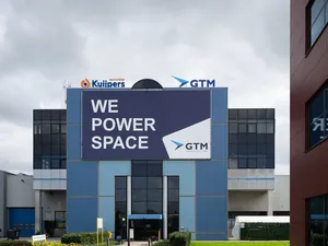 Zonnepanelenbouwer voor satellieten GTM Advanced Structures breidt productie uit