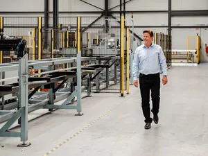 Glastuinbouw verduurzaamt met zonnepanelen – ‘Maar het gaat over veel meer dan dat’