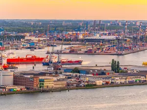 Industriële energiehub Shell en Linde verlicht druk op stroomnet Rotterdam