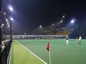 Hockeyclub Den Bosch neemt voor interlands geschikte led-verlichting in gebruik