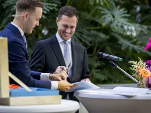 Energierekening stijgt volgend jaar vooral door einde salderingsregeling, erkent minister van Financiën