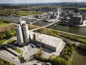 Total Energies start bouw drijvend zonnepark bij Holcim België