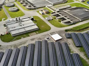Hoogheemraadschap Hollands Noorderkwartier neemt zonnepark Wervershoof in gebruik