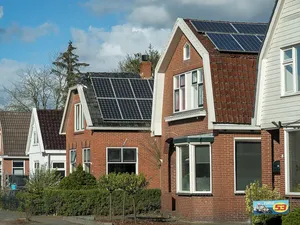 Enexis vraagt 55.000 huishoudens zonnepanelen te dimmen op piekmomenten