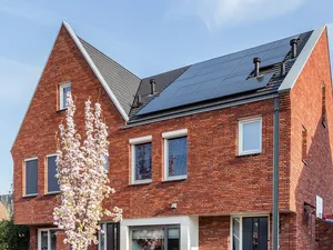 IEA verhoogt verwachting: Nederland beschikt in 2026 over 28 tot 30,9 gigawattpiek zonnepanelen