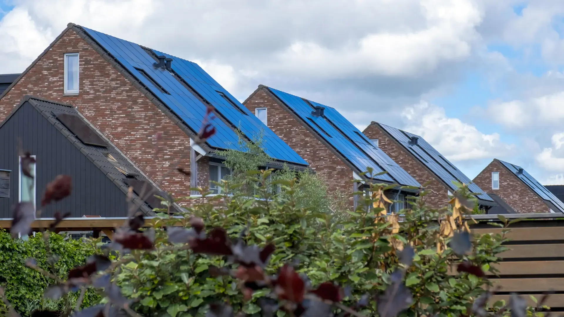 Tweede Kamer stemt voor stopzetten salderingsregeling zonnepanelen, Eerste Kamer aan zet